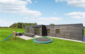Nice Home In Grenaa With Sauna, Bønnerup Strand